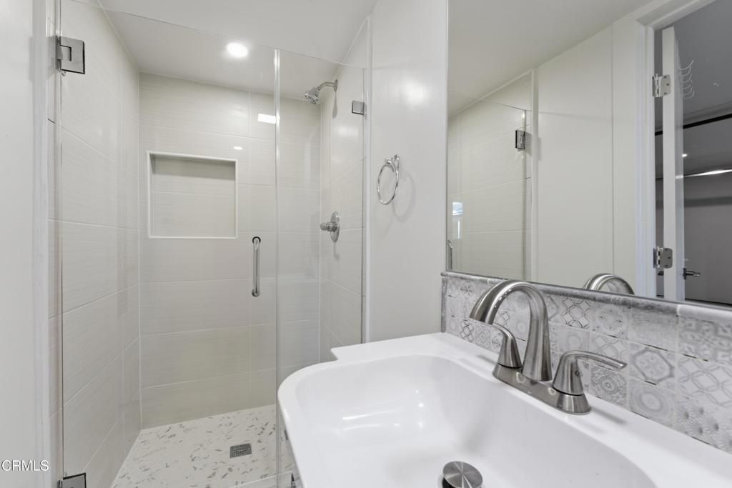 Image 13 of property listing at 22718 Cantlay Street, Los Angeles, CA 91307
