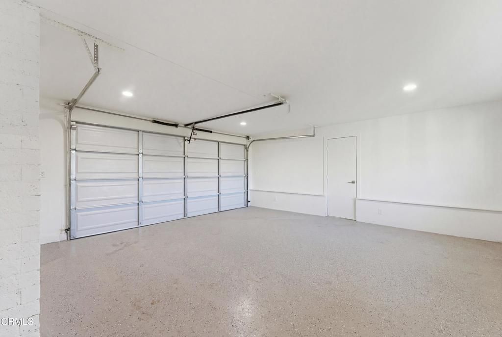 Image 15 of property listing at 22718 Cantlay Street, Los Angeles, CA 91307