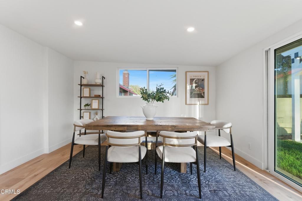Image 34 of property listing at 22718 Cantlay Street, Los Angeles, CA 91307