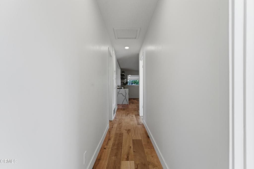 Image 4 of property listing at 22718 Cantlay Street, Los Angeles, CA 91307