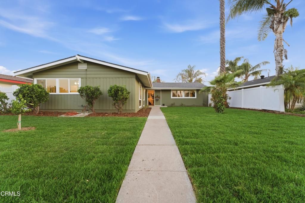 Image 42 of property listing at 22718 Cantlay Street, Los Angeles, CA 91307