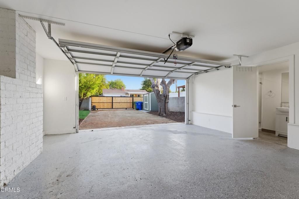 Image 45 of property listing at 22718 Cantlay Street, Los Angeles, CA 91307