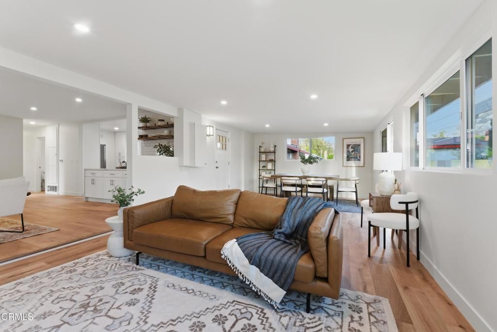 Image 48 of property listing at 22718 Cantlay Street, Los Angeles, CA 91307