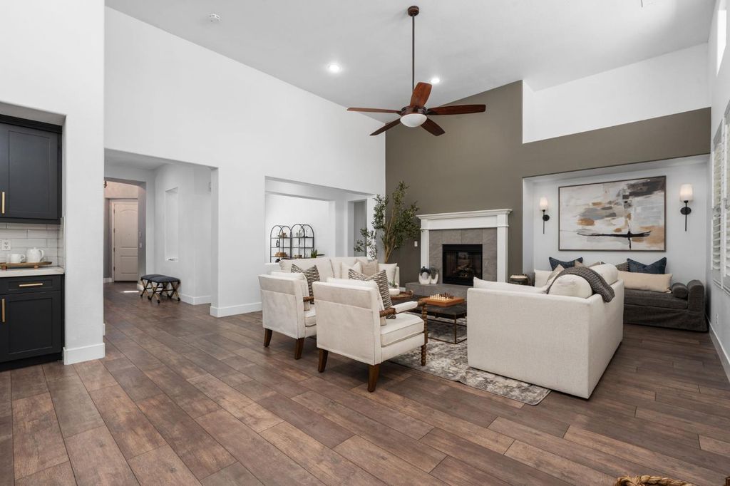 Image 17 of property listing at 4133 N Morro Bay, Clovis, CA 93619