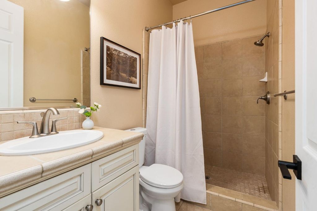 Image 25 of property listing at 4133 N Morro Bay, Clovis, CA 93619