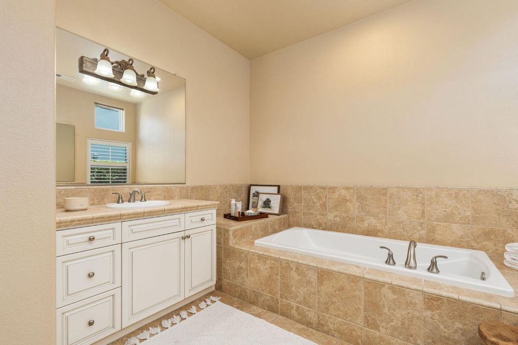 Image 31 of property listing at 4133 N Morro Bay, Clovis, CA 93619