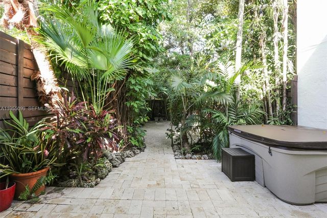 2593 Trapp Ave 3, Miami, FL 33133