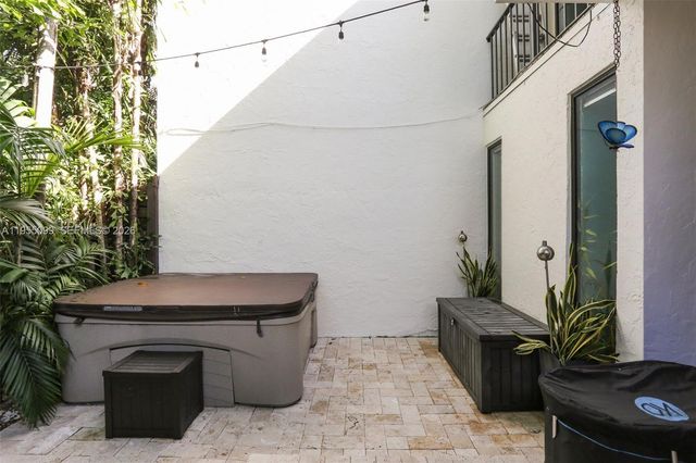 2593 Trapp Ave 3, Miami, FL 33133