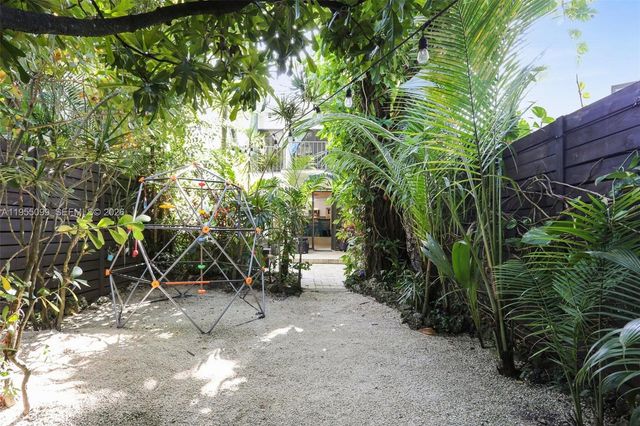 2593 Trapp Ave 3, Miami, FL 33133