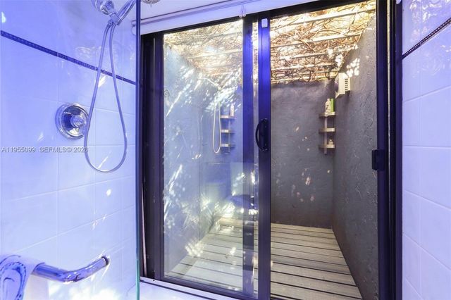 2593 Trapp Ave 3, Miami, FL 33133