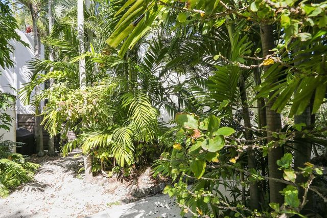 2593 Trapp Ave 3, Miami, FL 33133