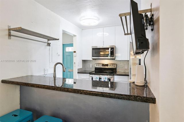 2593 Trapp Ave 3, Miami, FL 33133