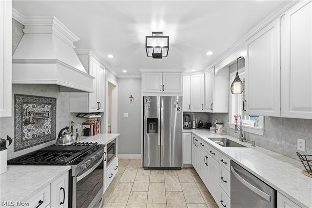 6987 White Oak Drive, Hubbard, OH 44425