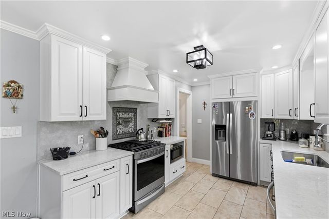 6987 White Oak Drive, Hubbard, OH 44425