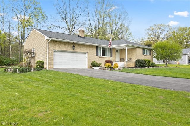 6987 White Oak Drive, Hubbard, OH 44425