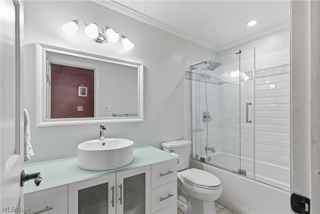 6987 White Oak Drive, Hubbard, OH 44425