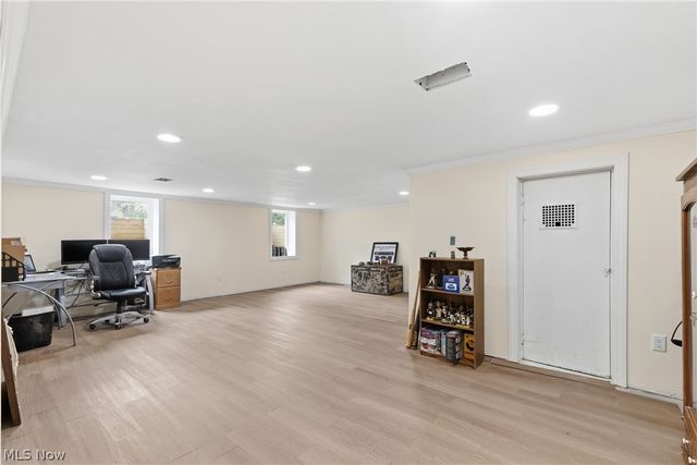 6987 White Oak Drive, Hubbard, OH 44425