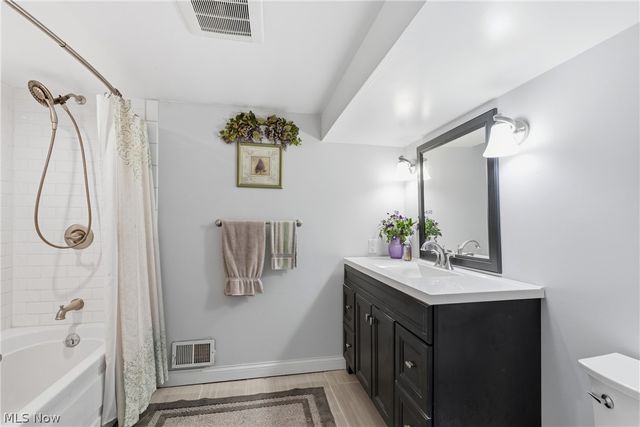 6987 White Oak Drive, Hubbard, OH 44425