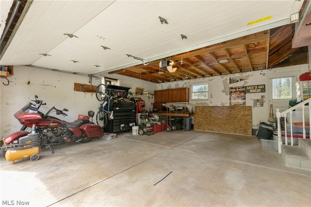 6987 White Oak Drive, Hubbard, OH 44425