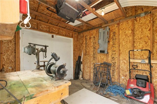 6987 White Oak Drive, Hubbard, OH 44425