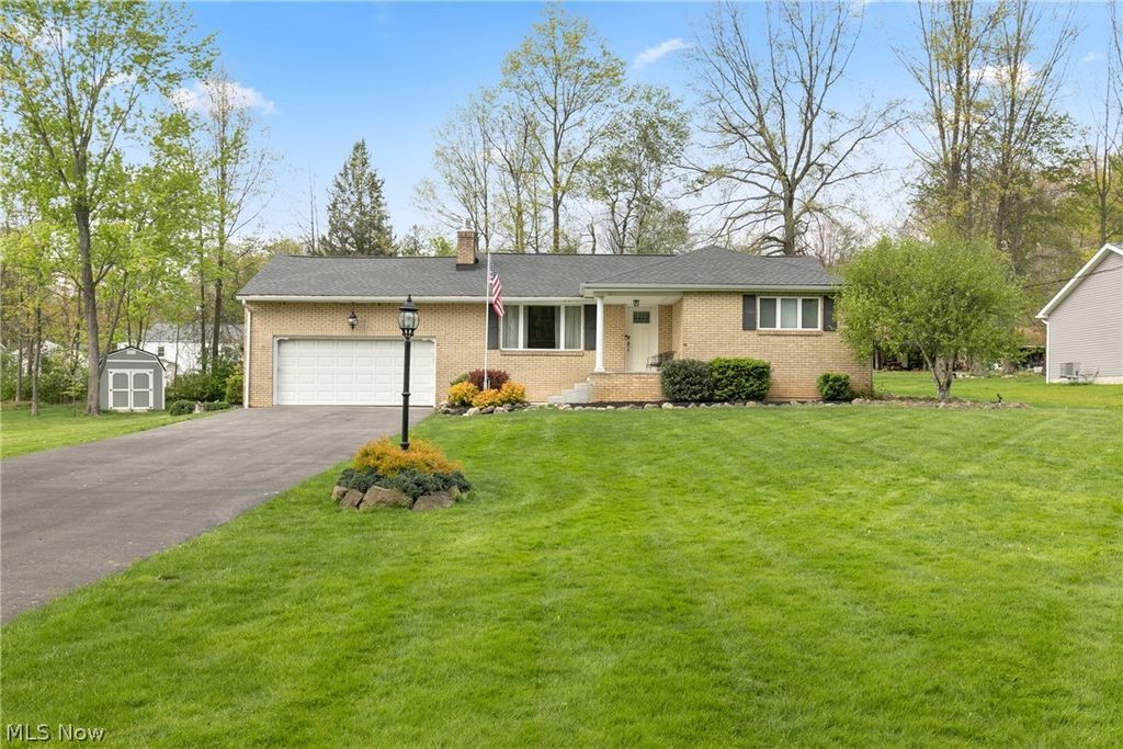 6987 White Oak Drive, Hubbard, OH 44425