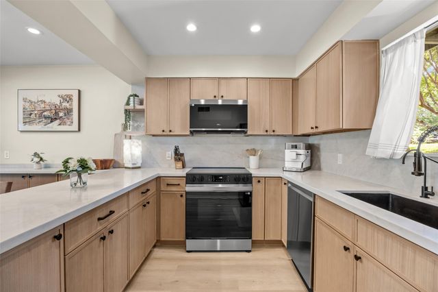 1304 Mariposa DR 132, Austin, TX 78704