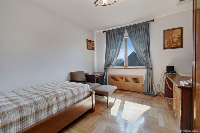 418 Beach 145th Street, Neponsit, NY 11694