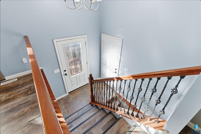 1912 S Hunters Cir Circle, Sioux Falls, SD 57103