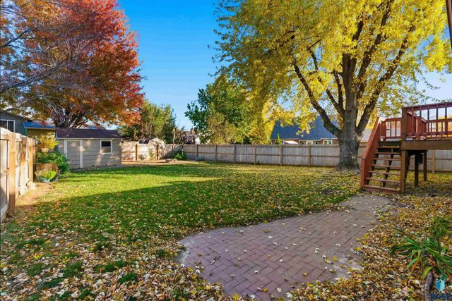 1912 S Hunters Cir Circle, Sioux Falls, SD 57103