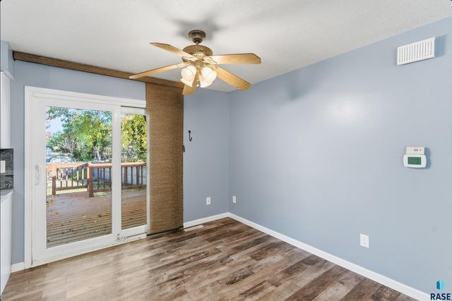 1912 S Hunters Cir Circle, Sioux Falls, SD 57103