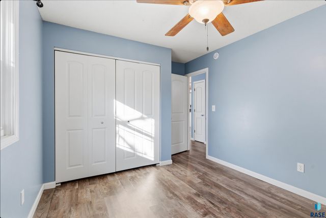 1912 S Hunters Cir Circle, Sioux Falls, SD 57103