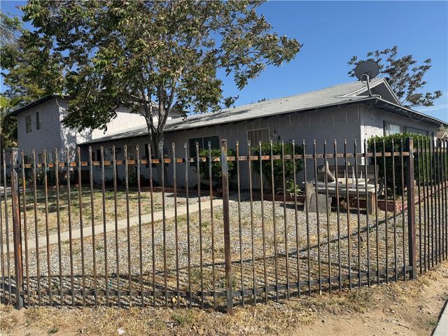 651 W Devonshire Avenue, Hemet, CA 92543