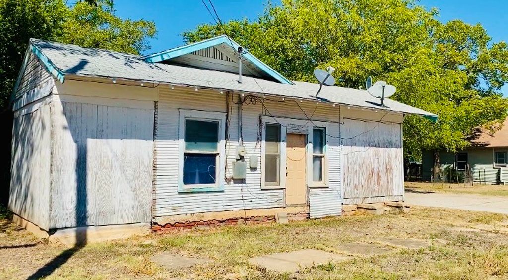 1409 Avenue E, Brownwood, TX 76801