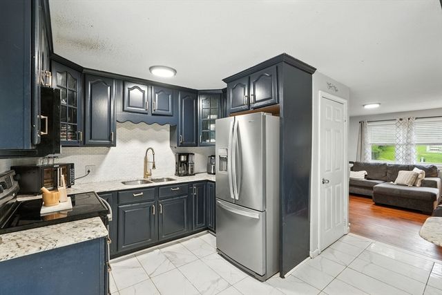 381 N Brook Rd, Springfield, MA 01119