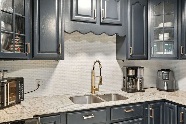 381 N Brook Rd, Springfield, MA 01119