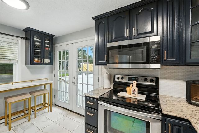 381 N Brook Rd, Springfield, MA 01119