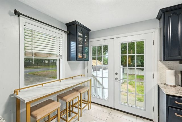 381 N Brook Rd, Springfield, MA 01119