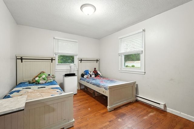 381 N Brook Rd, Springfield, MA 01119