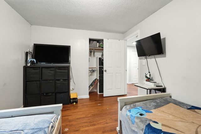 381 N Brook Rd, Springfield, MA 01119