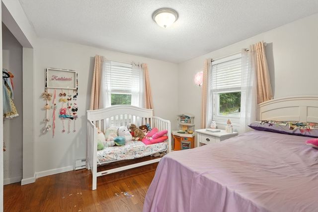 381 N Brook Rd, Springfield, MA 01119