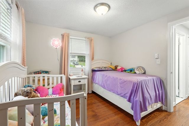 381 N Brook Rd, Springfield, MA 01119