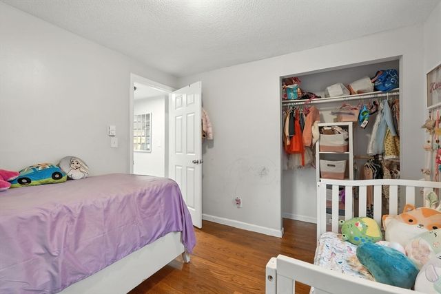 381 N Brook Rd, Springfield, MA 01119