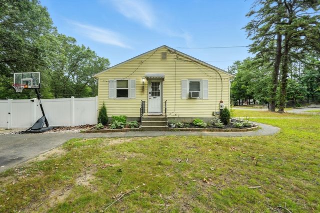 381 N Brook Rd, Springfield, MA 01119