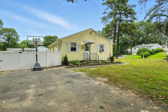 381 N Brook Rd, Springfield, MA 01119