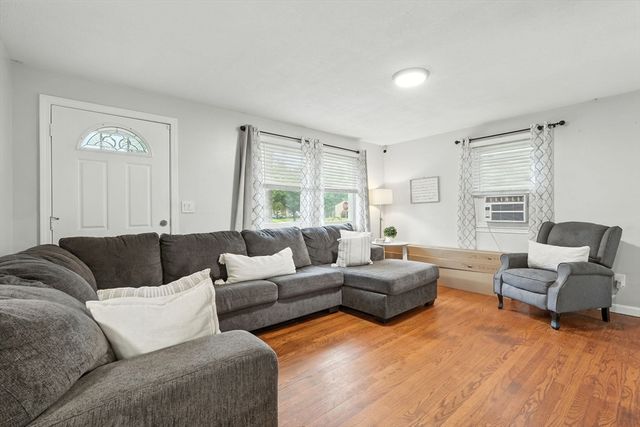 381 N Brook Rd, Springfield, MA 01119