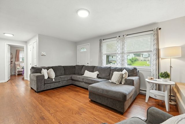 381 N Brook Rd, Springfield, MA 01119