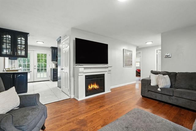 381 N Brook Rd, Springfield, MA 01119