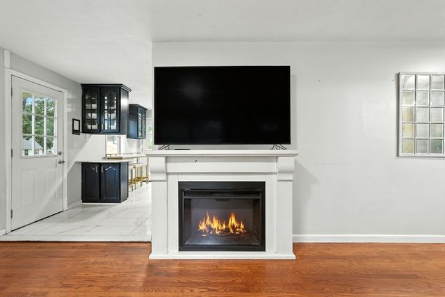 381 N Brook Rd, Springfield, MA 01119