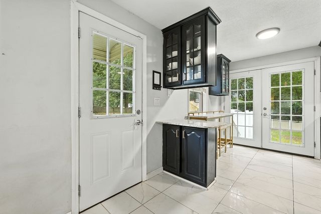 381 N Brook Rd, Springfield, MA 01119