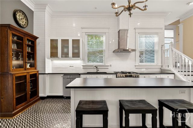 121 E 36th Street, Savannah, GA 31401